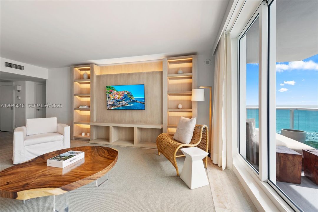 For Rent: $13,000 (1 beds, 1 baths, 893 Square Feet)