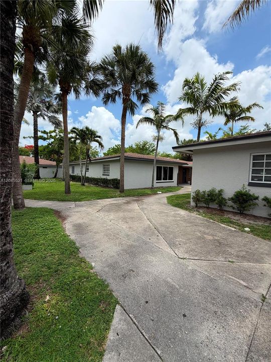 For Rent: $2,500 (3 beds, 1 baths, 1250 Square Feet)