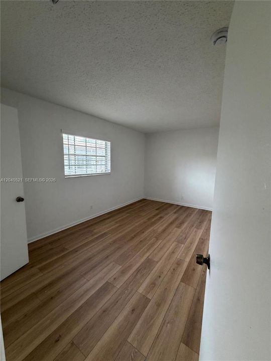For Rent: $2,500 (3 beds, 1 baths, 1250 Square Feet)