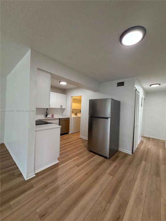 For Rent: $2,500 (3 beds, 1 baths, 1250 Square Feet)