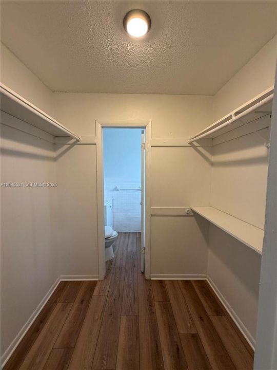 For Rent: $2,500 (3 beds, 1 baths, 1250 Square Feet)