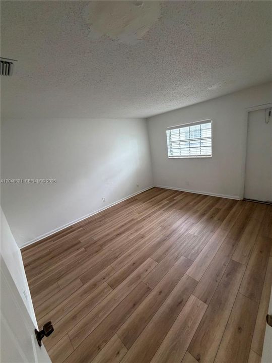 For Rent: $2,500 (3 beds, 1 baths, 1250 Square Feet)