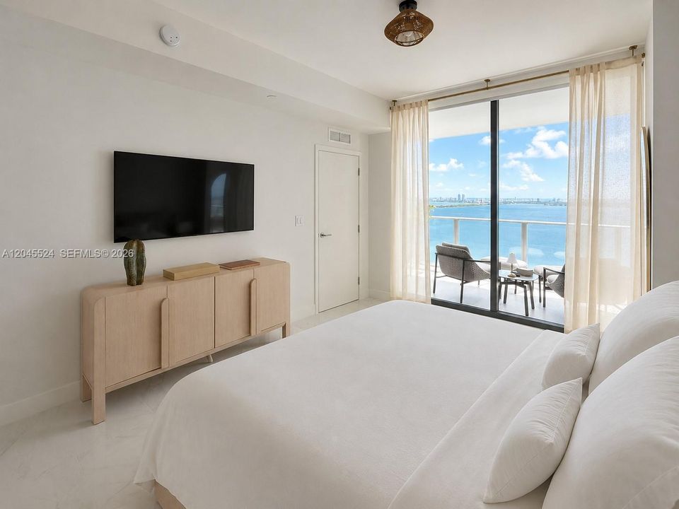 For Rent: $7,500 (1 beds, 2 baths, 966 Square Feet)