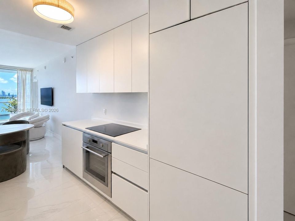 For Rent: $7,500 (1 beds, 2 baths, 966 Square Feet)