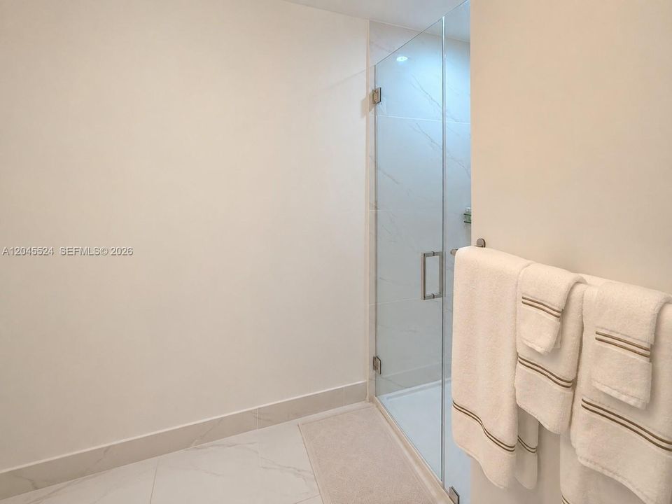For Rent: $7,500 (1 beds, 2 baths, 966 Square Feet)