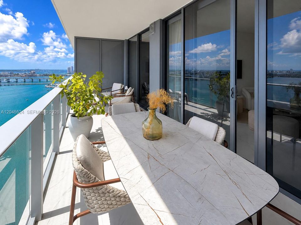 For Rent: $7,500 (1 beds, 2 baths, 966 Square Feet)