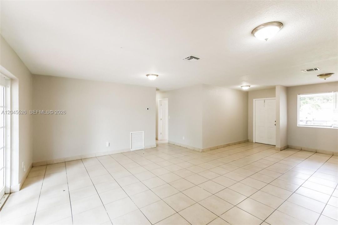 В аренду: $3,360 (4 спален, 2 ванн, 1512 Квадратных фут)
