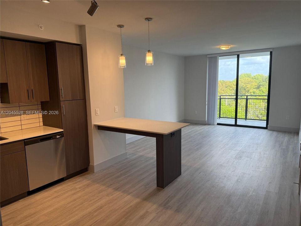 В аренду: $1,989 (1 спален, 1 ванн, 765 Квадратных фут)