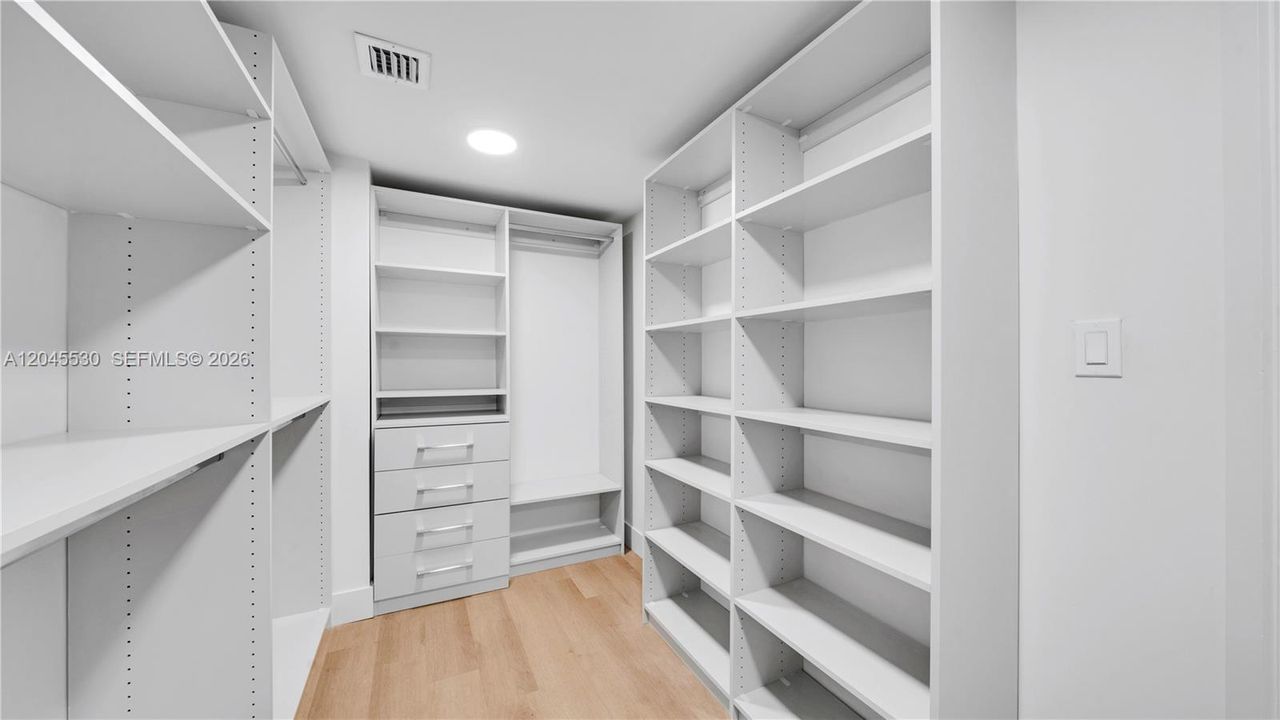 В аренду: $5,500 (2 спален, 2 ванн, 1404 Квадратных фут)