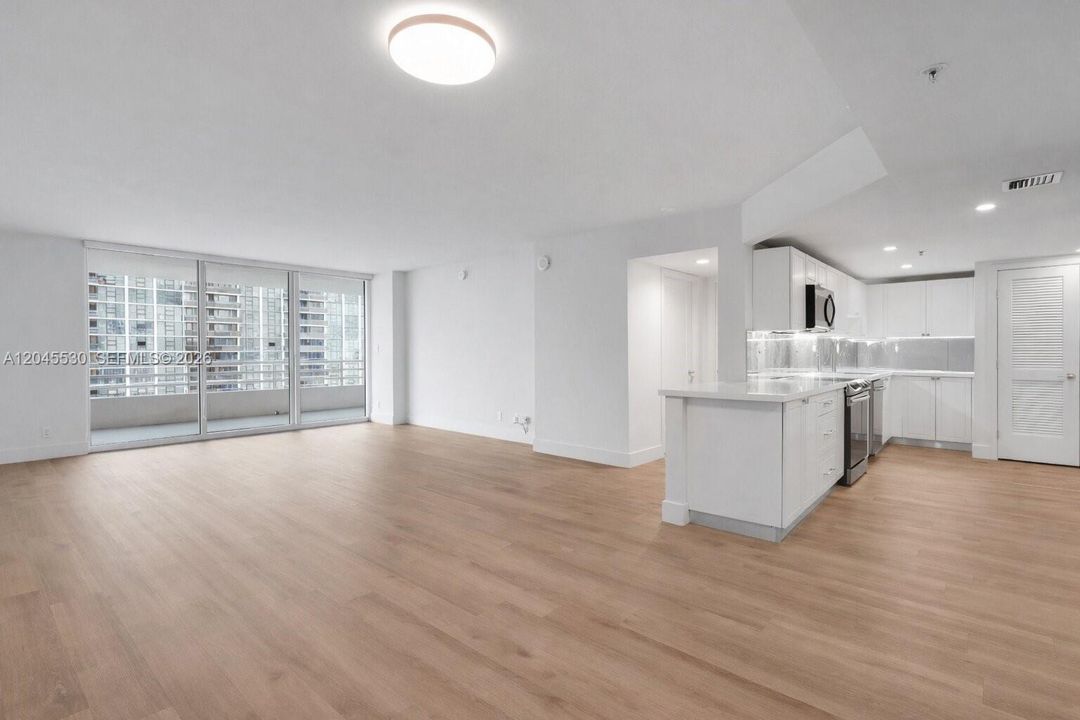 В аренду: $5,500 (2 спален, 2 ванн, 1404 Квадратных фут)