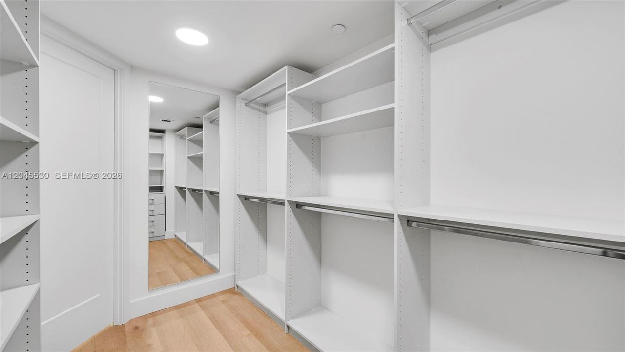 В аренду: $5,500 (2 спален, 2 ванн, 1404 Квадратных фут)