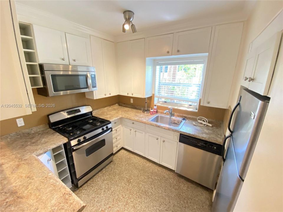 Kitchen: new floorings have been installed