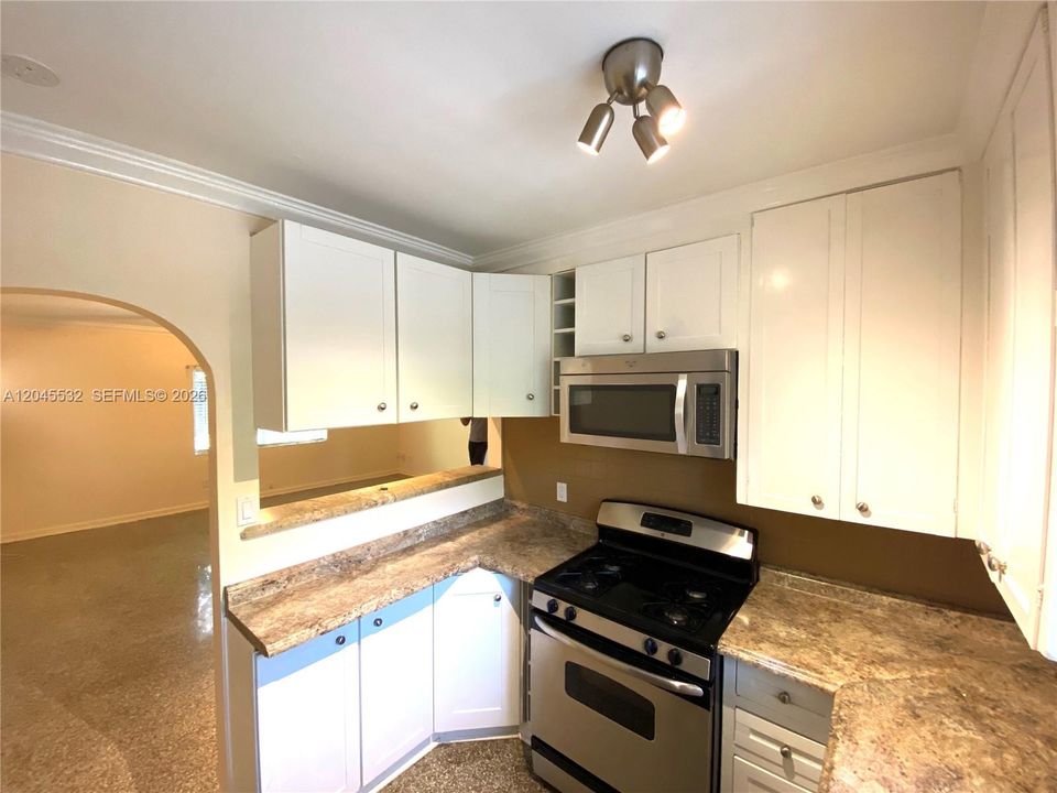 Kitchen: new floorings have been installed