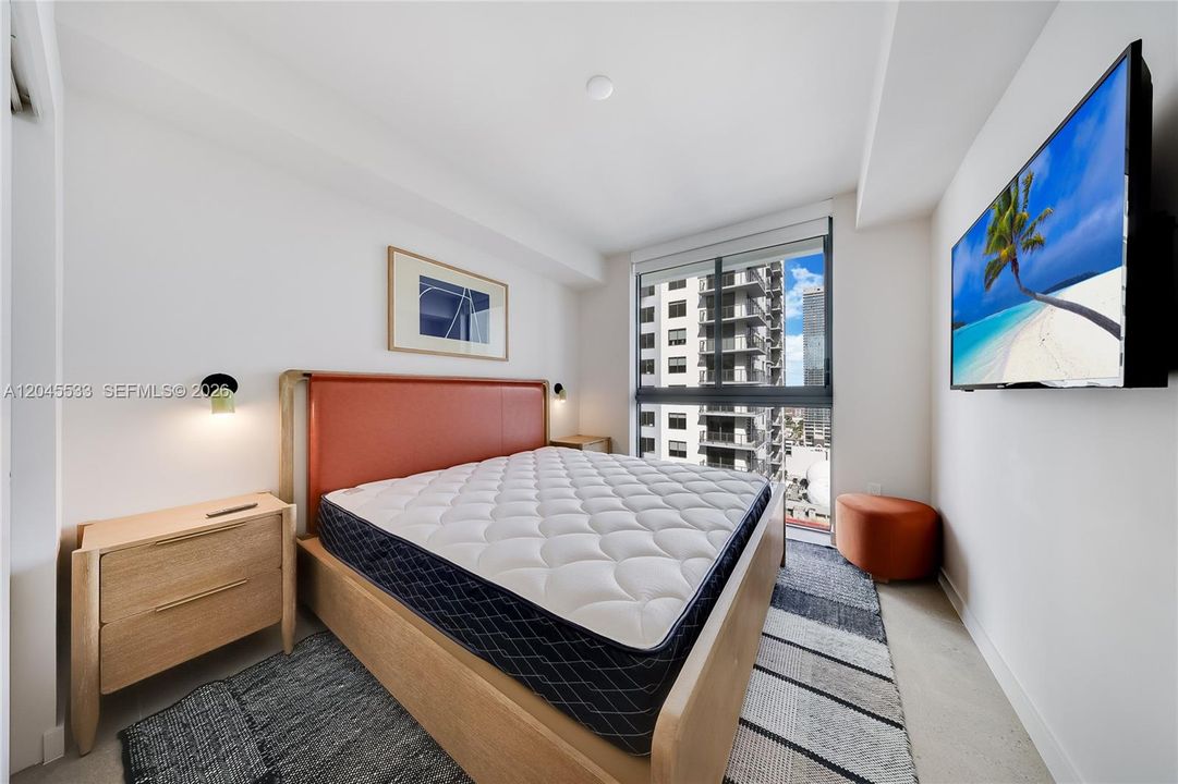 For Sale: $800,000 (2 beds, 2 baths, 754 Square Feet)
