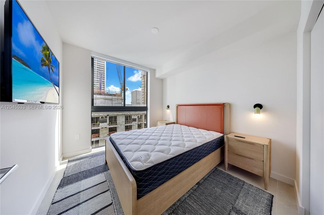 For Sale: $800,000 (2 beds, 2 baths, 754 Square Feet)