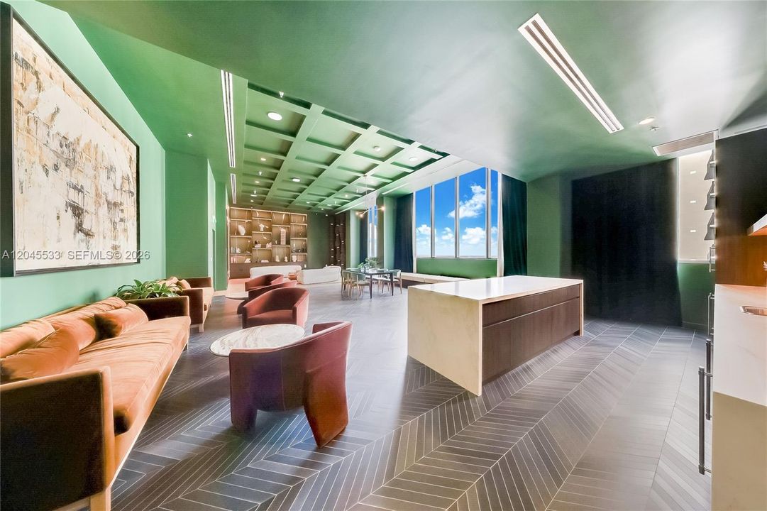 For Sale: $800,000 (2 beds, 2 baths, 754 Square Feet)
