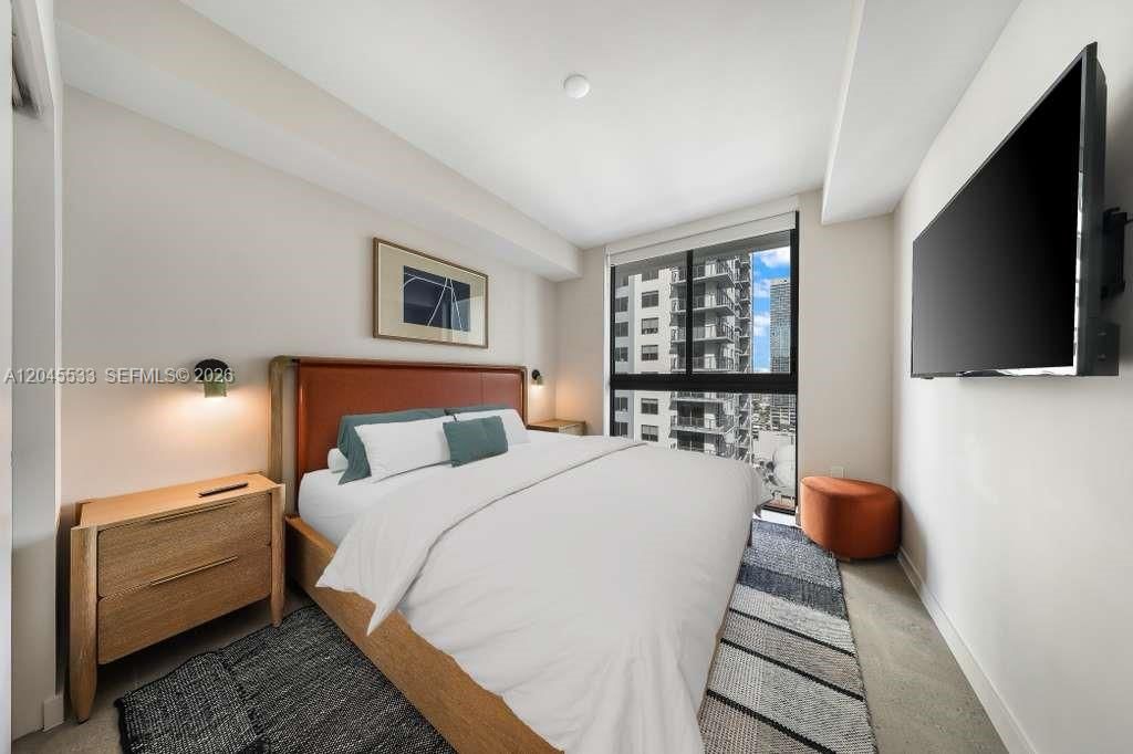 For Sale: $800,000 (2 beds, 2 baths, 754 Square Feet)