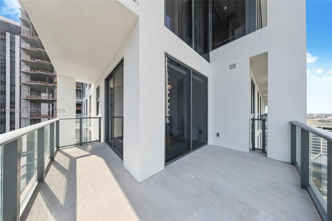 For Sale: $800,000 (2 beds, 2 baths, 754 Square Feet)