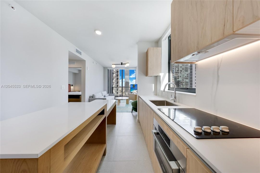 For Sale: $800,000 (2 beds, 2 baths, 754 Square Feet)