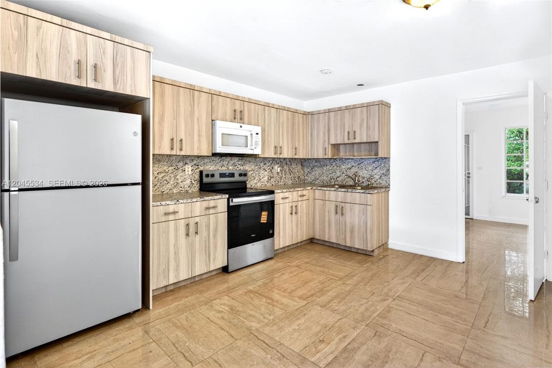 For Rent: $3,000 (3 beds, 2 baths, 2176 Square Feet)