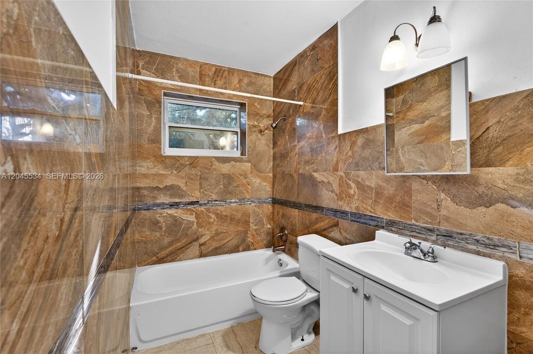 For Rent: $3,000 (3 beds, 2 baths, 2176 Square Feet)
