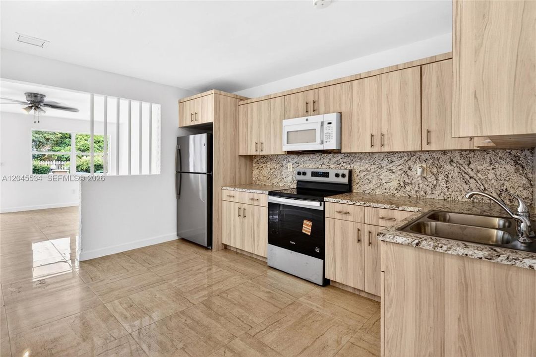 For Rent: $3,000 (3 beds, 2 baths, 2176 Square Feet)