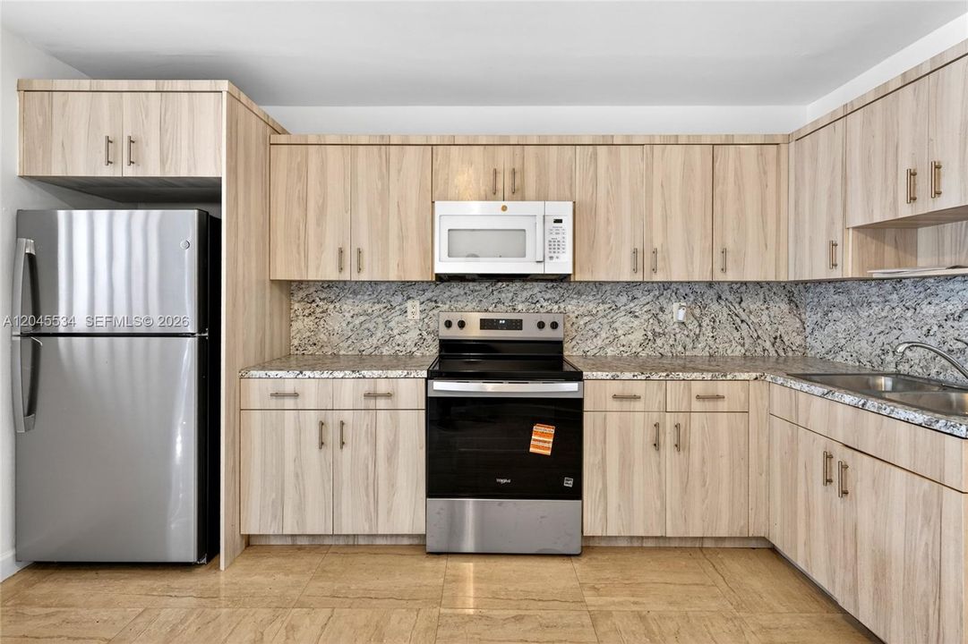 For Rent: $3,000 (3 beds, 2 baths, 2176 Square Feet)