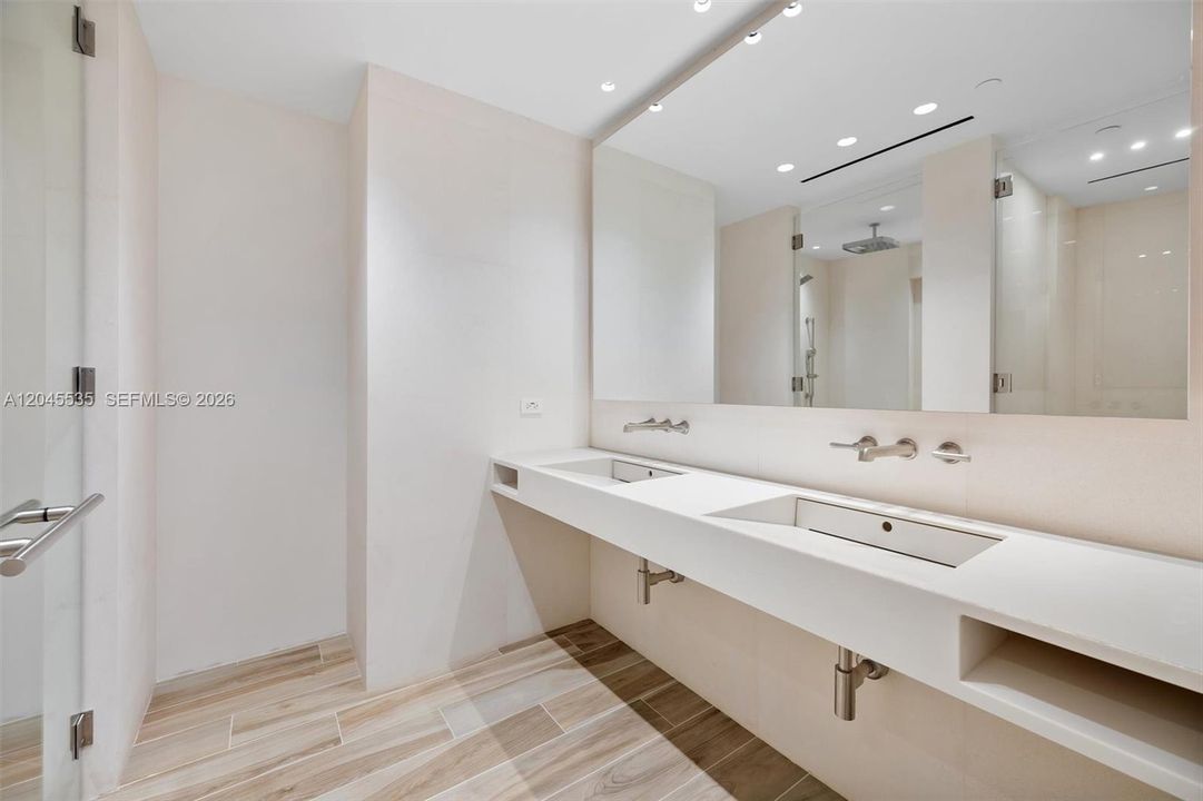 For Sale: $8,995,000 (4 beds, 4 baths, 5451 Square Feet)