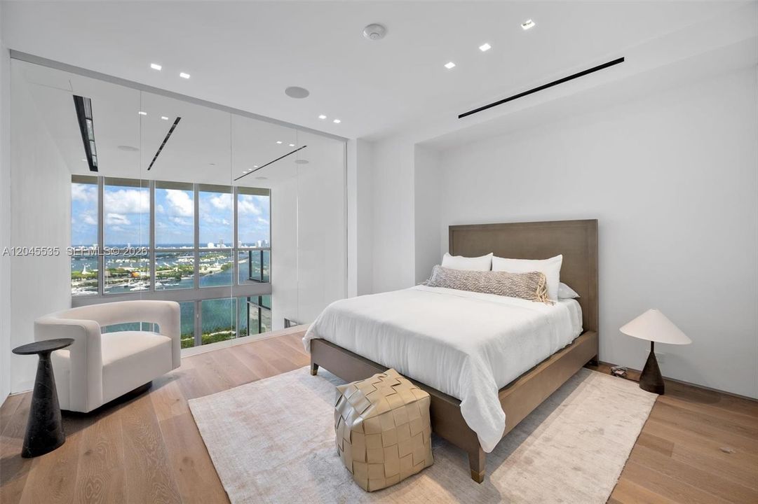 For Sale: $8,995,000 (4 beds, 4 baths, 5451 Square Feet)