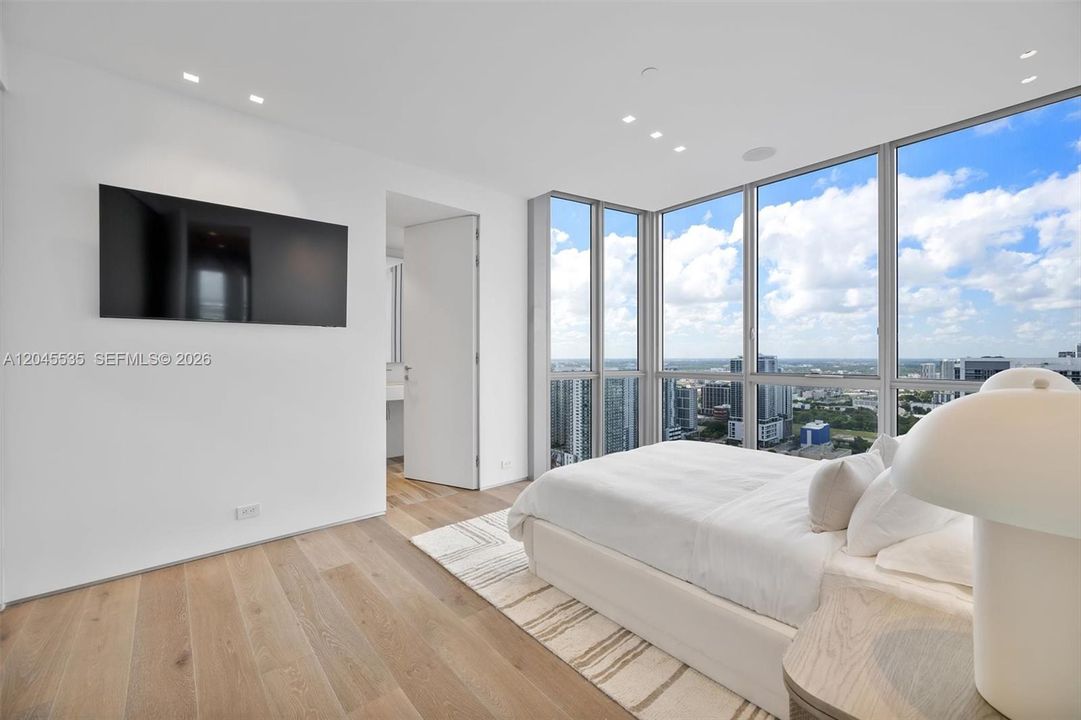 For Sale: $8,995,000 (4 beds, 4 baths, 5451 Square Feet)