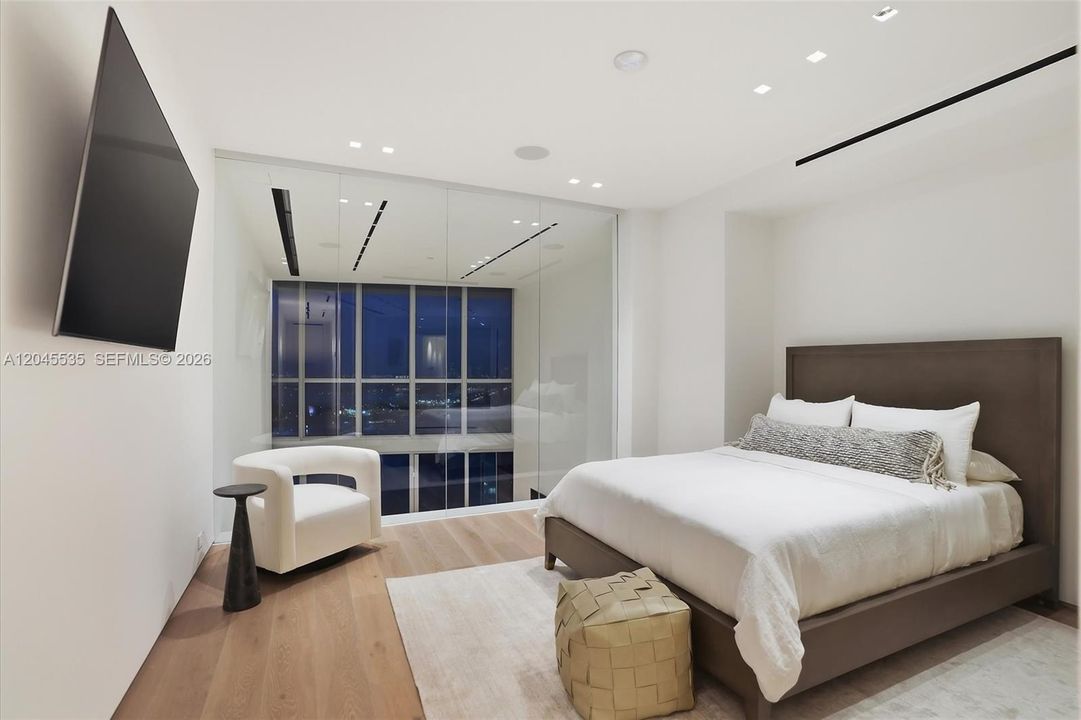 For Sale: $8,995,000 (4 beds, 4 baths, 5451 Square Feet)