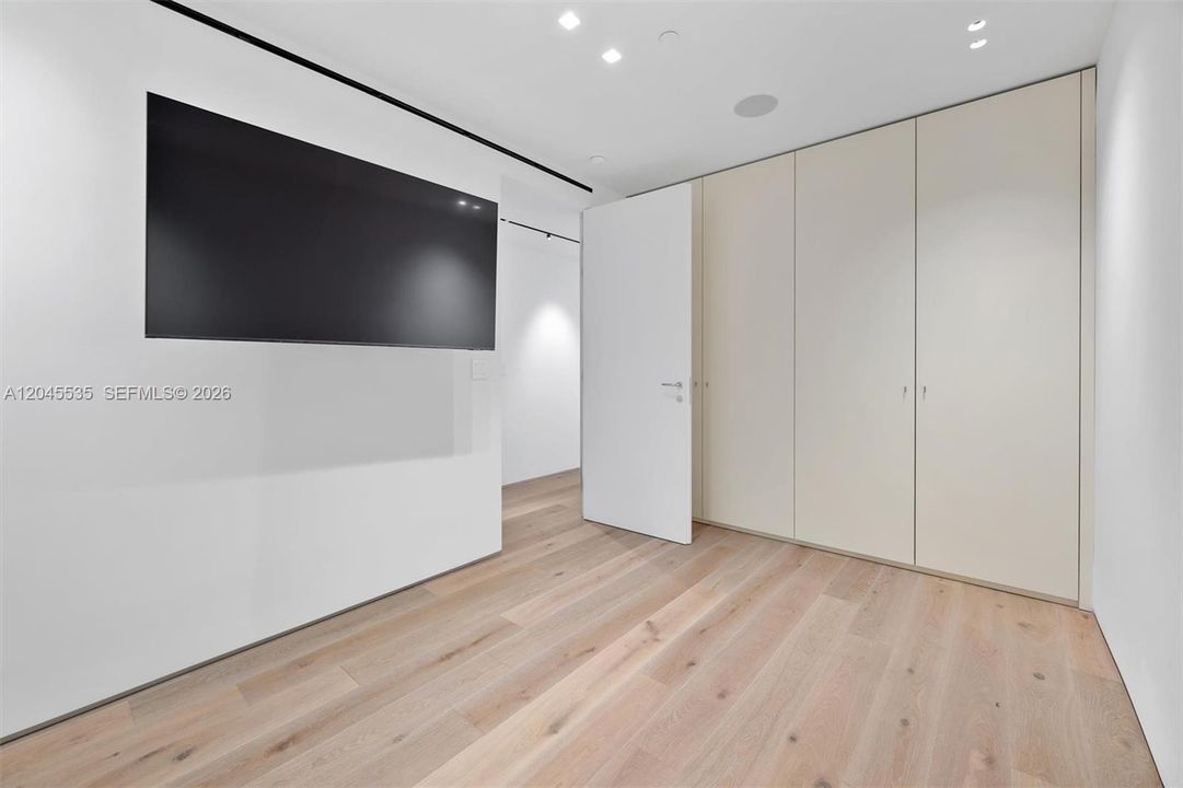 For Sale: $8,995,000 (4 beds, 4 baths, 5451 Square Feet)