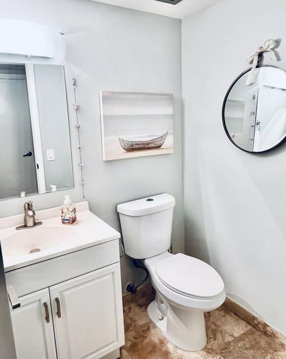 3850 215 1/2 bath