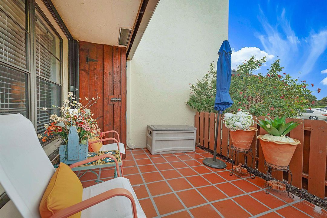 8071 SE Villa Circle-24