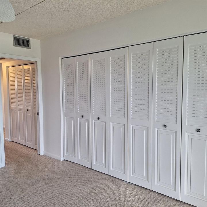 wall to wall bedroom closets
