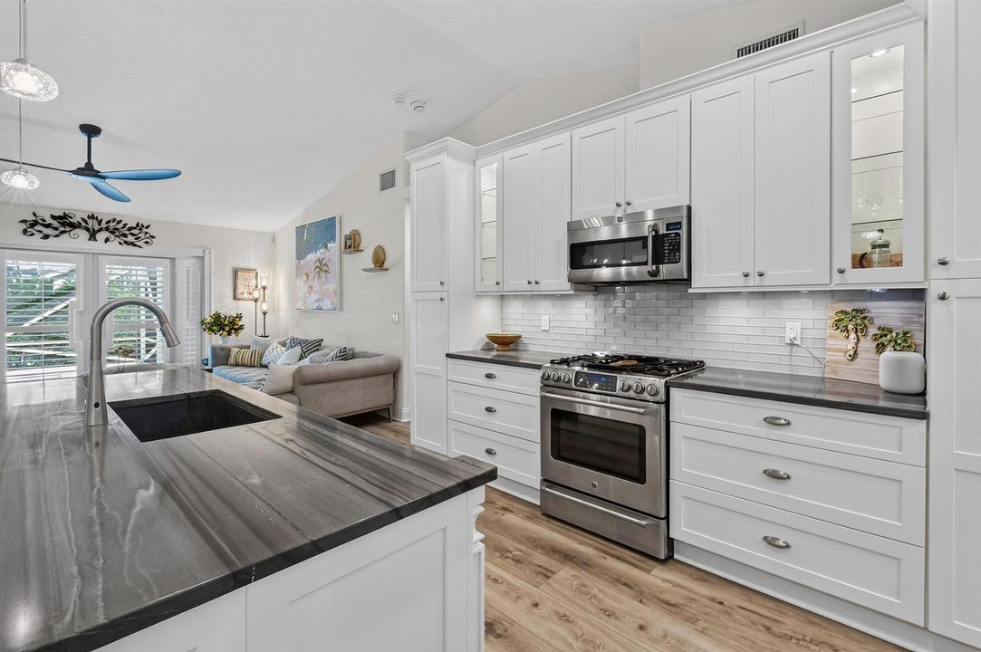 252CoconutPoint(32)