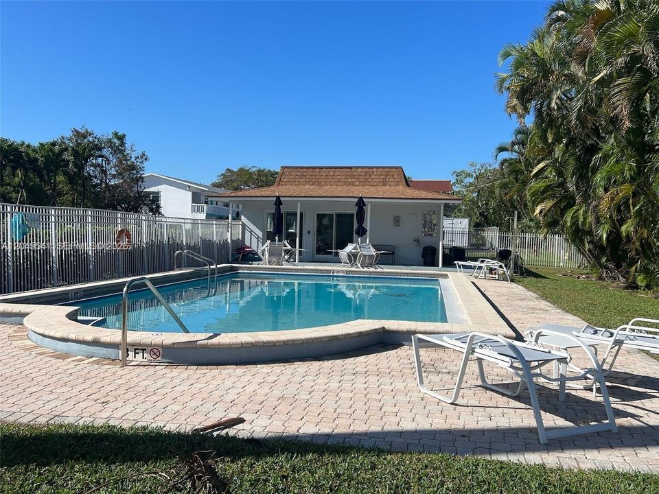 En Venta: $499,999 (2 camas, 2 baños, 899 Pies cuadrados)