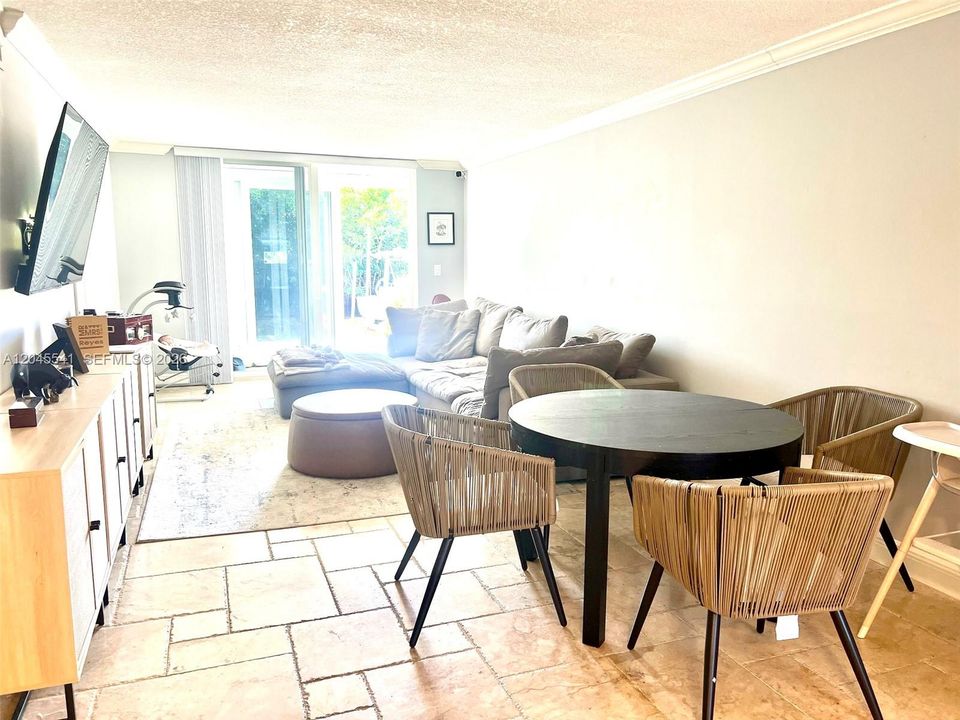 En Venta: $499,999 (2 camas, 2 baños, 899 Pies cuadrados)