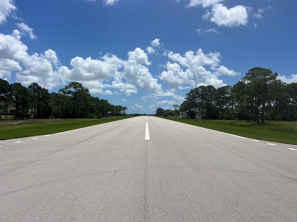 Take Off ! Lit runway