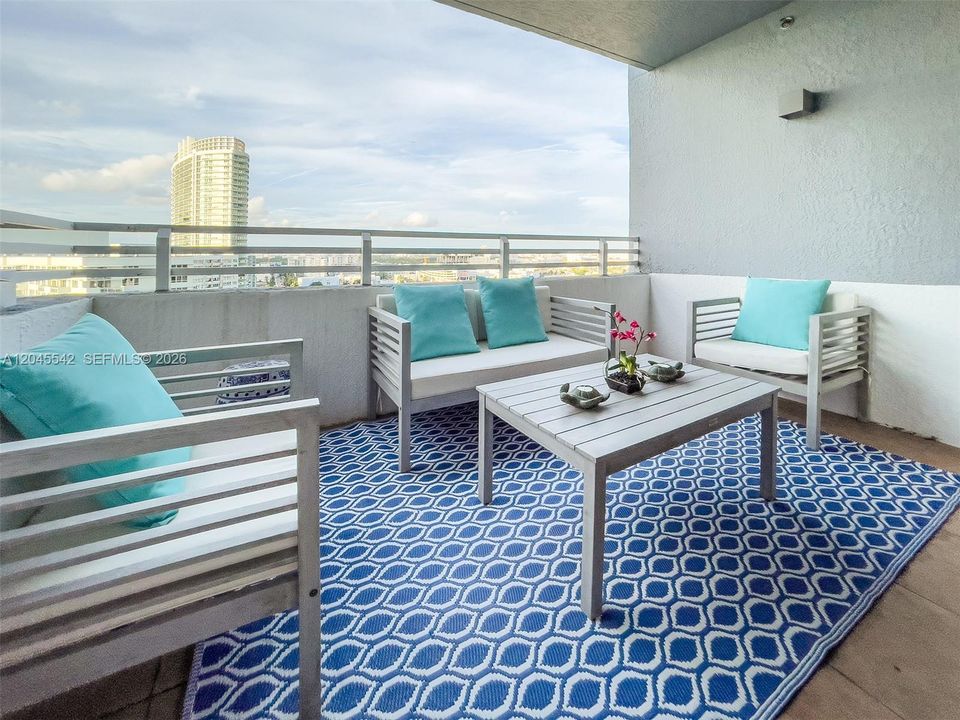 For Rent: $4,000 (1 beds, 1 baths, 806 Square Feet)