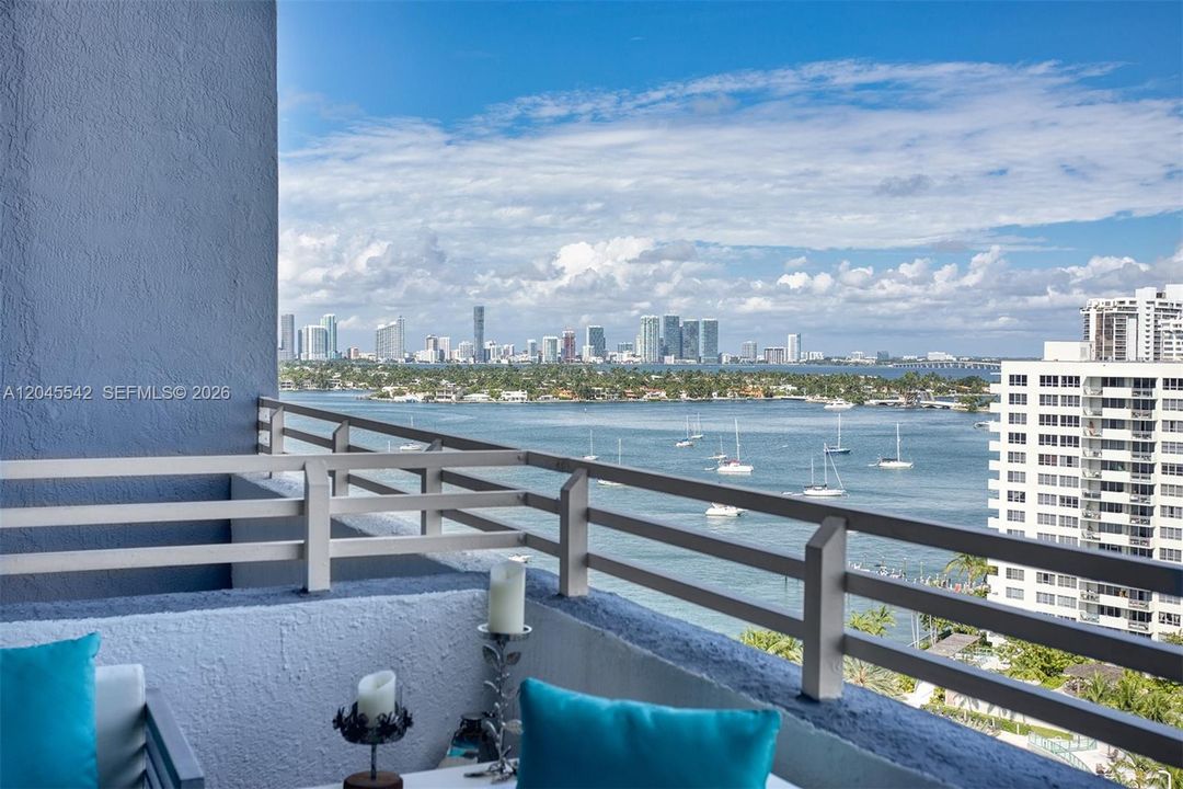 For Rent: $4,000 (1 beds, 1 baths, 806 Square Feet)