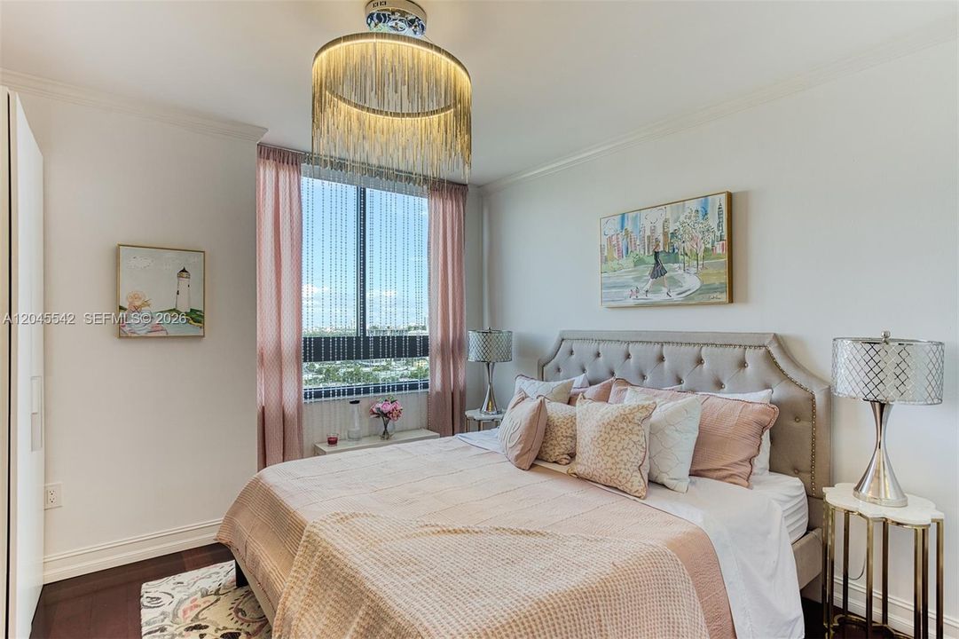 For Rent: $4,000 (1 beds, 1 baths, 806 Square Feet)