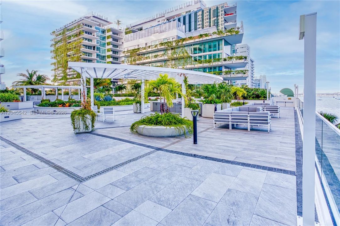 4t floor amenities