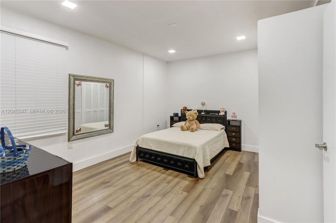 En Venta: $640,000 (3 camas, 3 baños, 1561 Pies cuadrados)