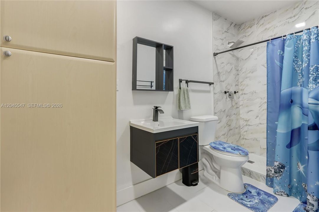 En Venta: $640,000 (3 camas, 3 baños, 1561 Pies cuadrados)