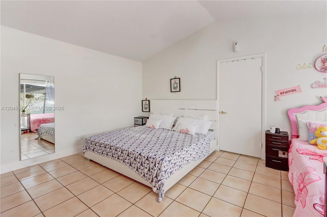En Venta: $640,000 (3 camas, 3 baños, 1561 Pies cuadrados)