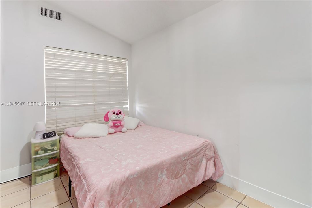 En Venta: $640,000 (3 camas, 3 baños, 1561 Pies cuadrados)