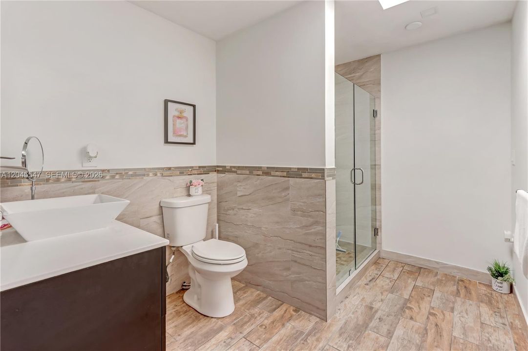 En Venta: $640,000 (3 camas, 3 baños, 1561 Pies cuadrados)