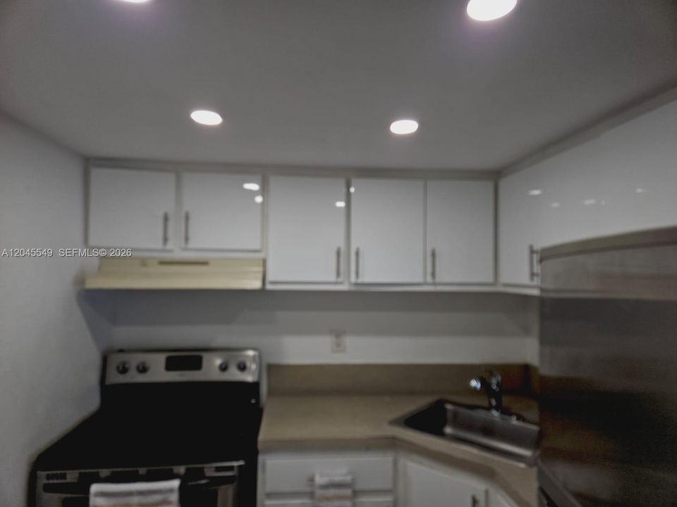 For Rent: $1,800 (1 beds, 1 baths, 605 Square Feet)