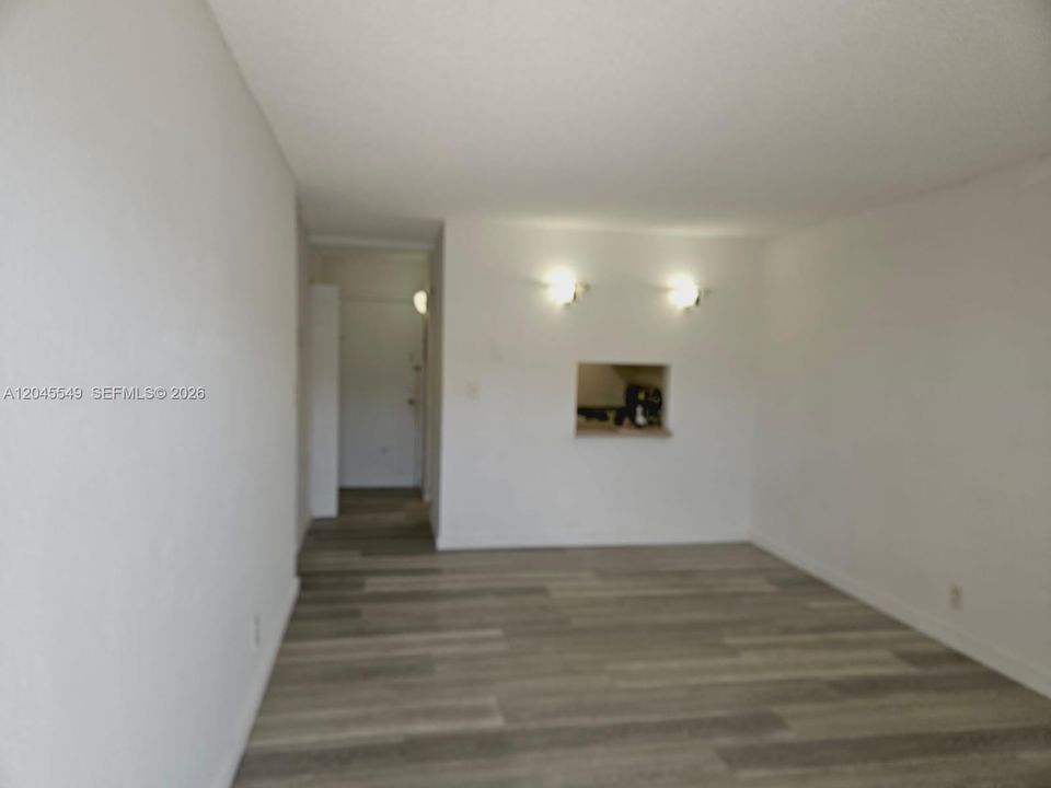 For Rent: $1,800 (1 beds, 1 baths, 605 Square Feet)